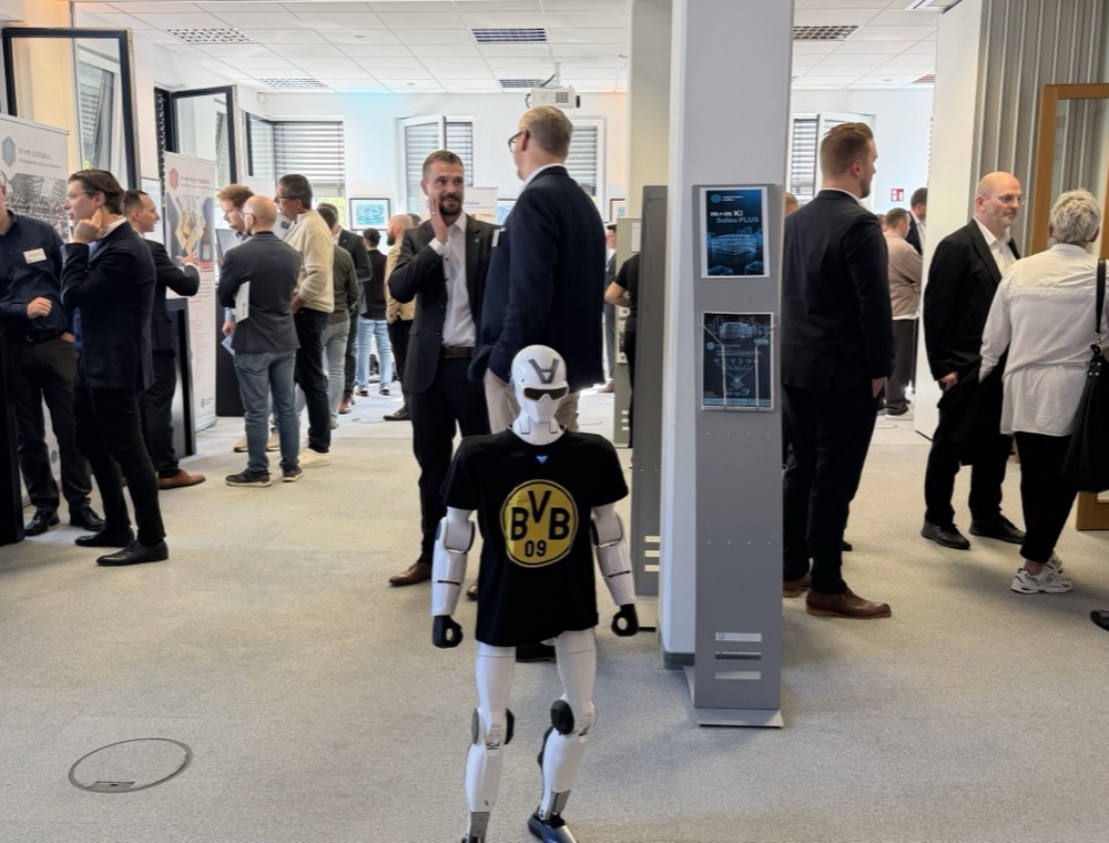 Gut besuchte Ausstellungsfläche der m+m Zukunftstage 2026 im Unternehmenssitz von markmann + müller in Herdecke.